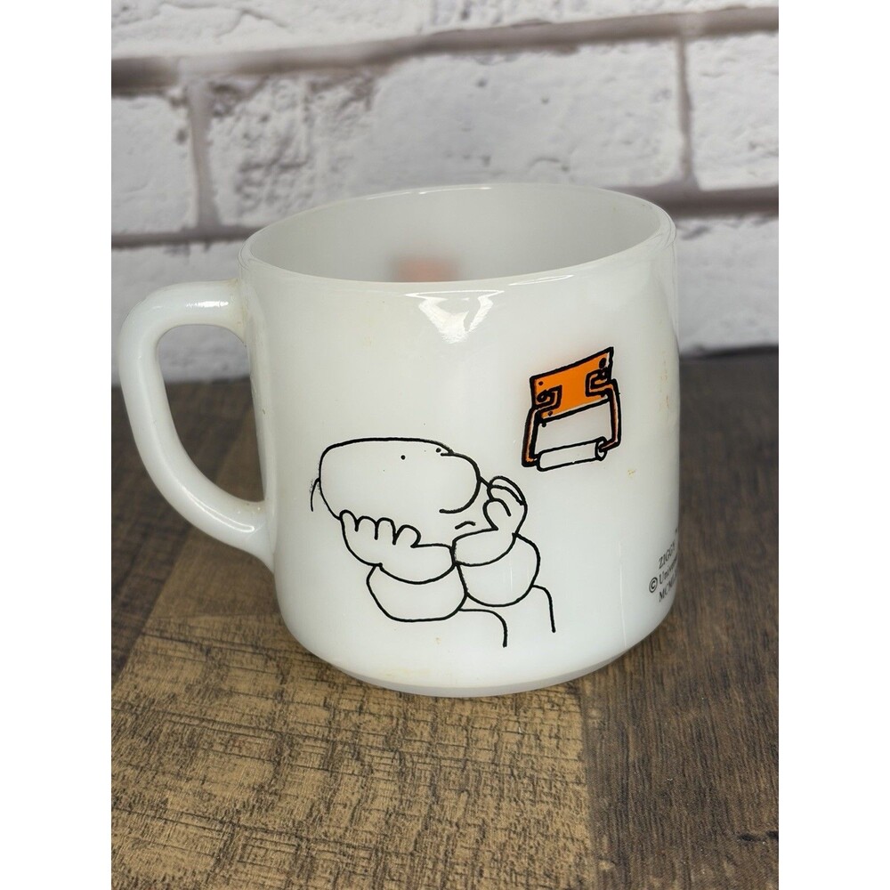 1977 Ziggy Tom Wilson Milk Glass Coffee Mug Federal Glass Out Of Toilet Paper